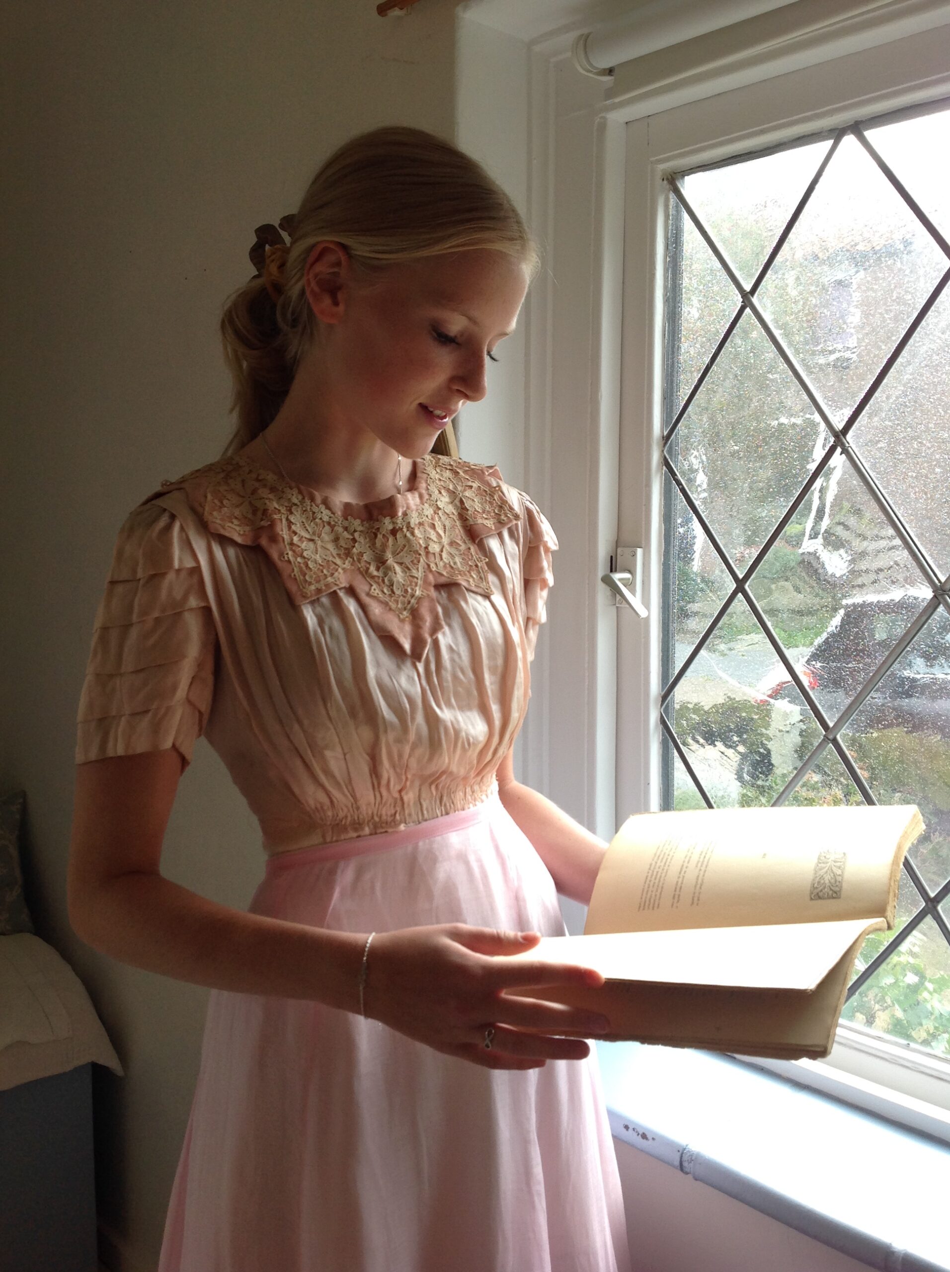 1870s Silk and Lace Bodice Blouse - Image 4