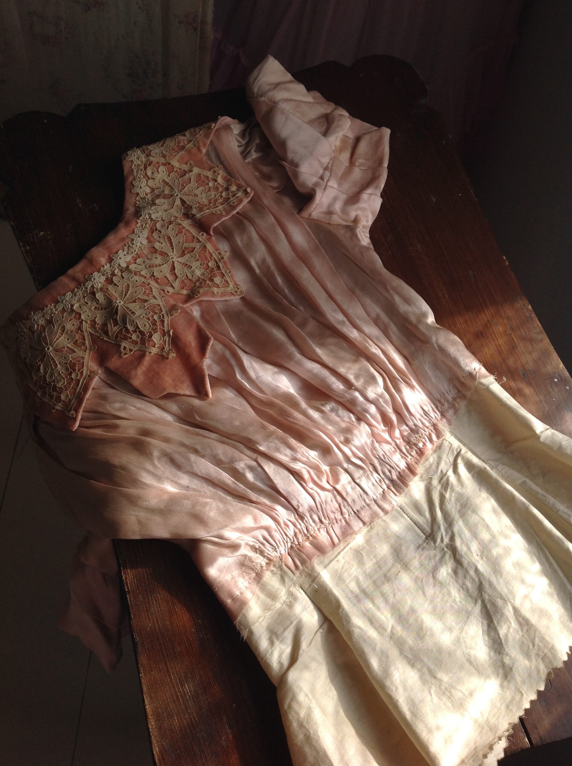 1870s Silk and Lace Bodice Blouse - Image 7