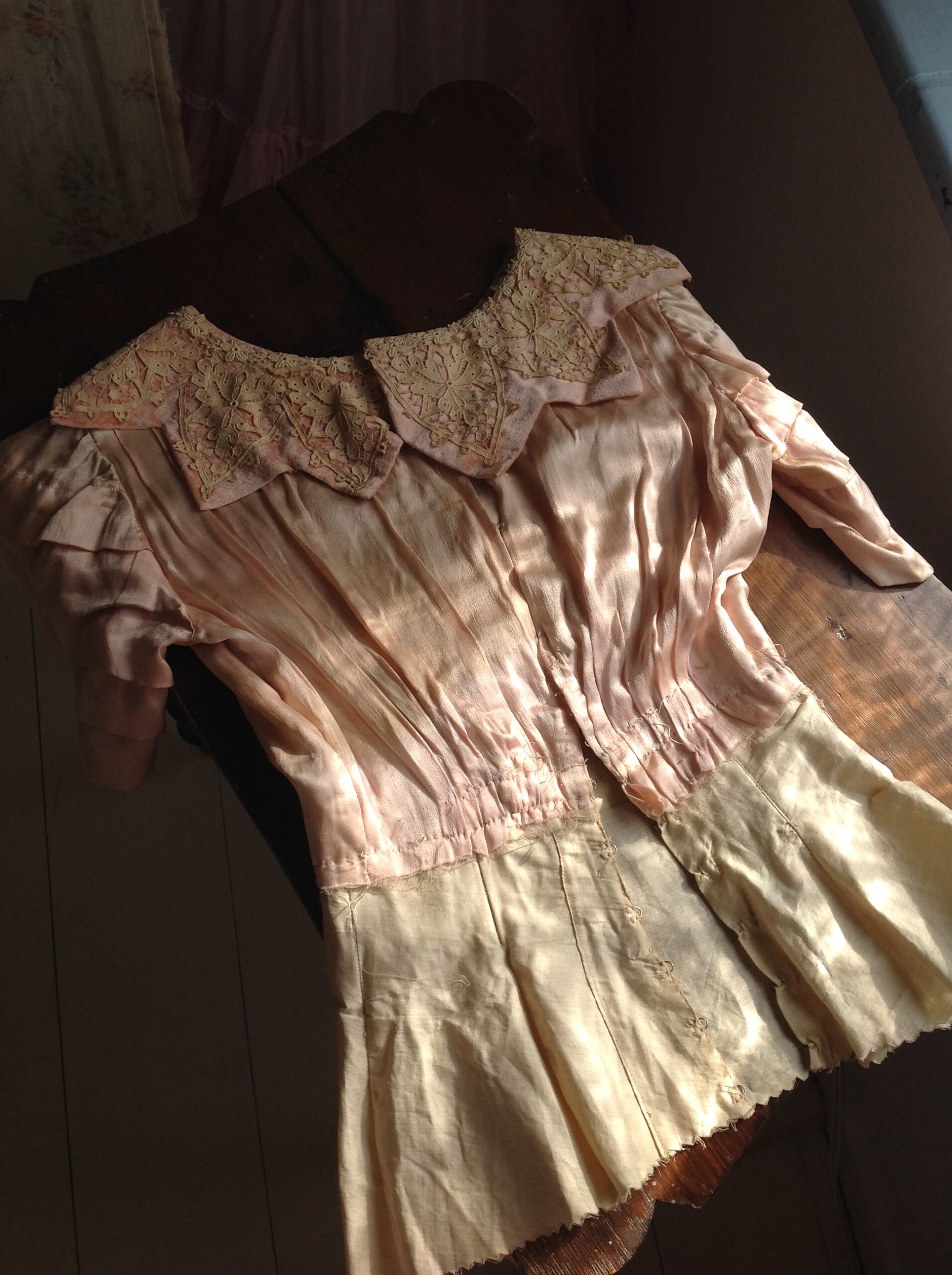 1870s Silk and Lace Bodice Blouse - Image 8