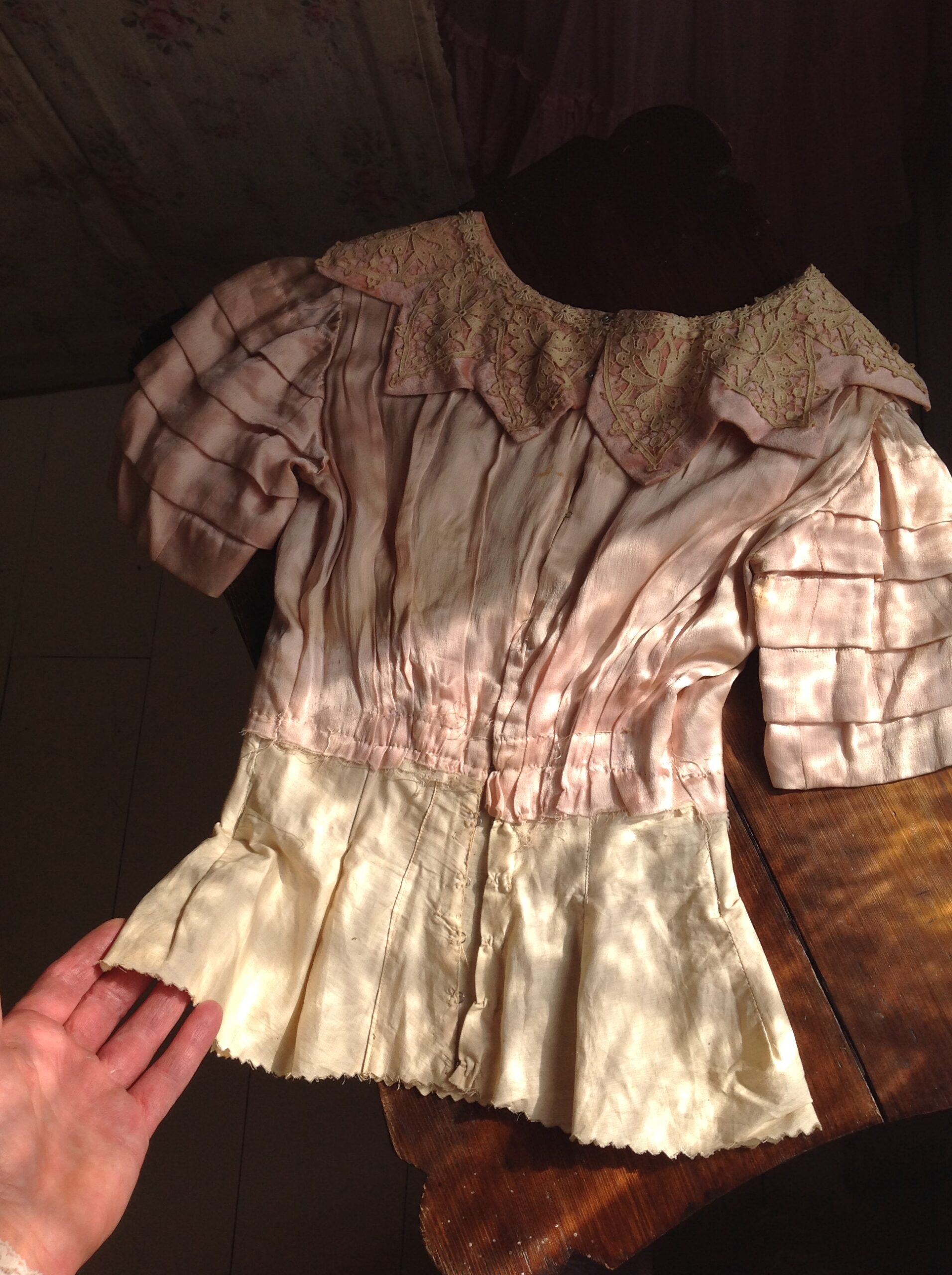1870s Silk and Lace Bodice Blouse - Image 9