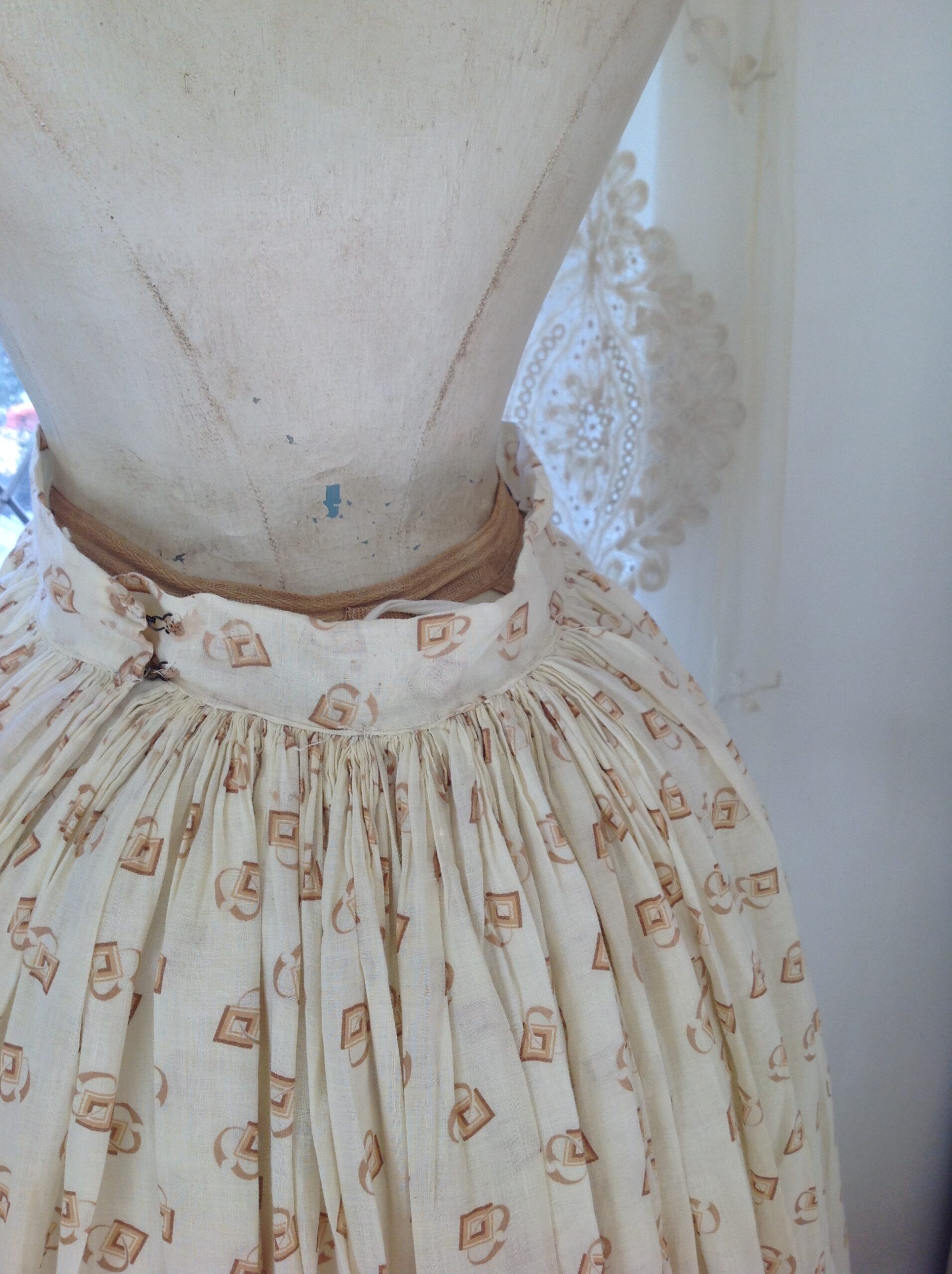 Gracious Calico Print Skirt from the 1880s - Image 11