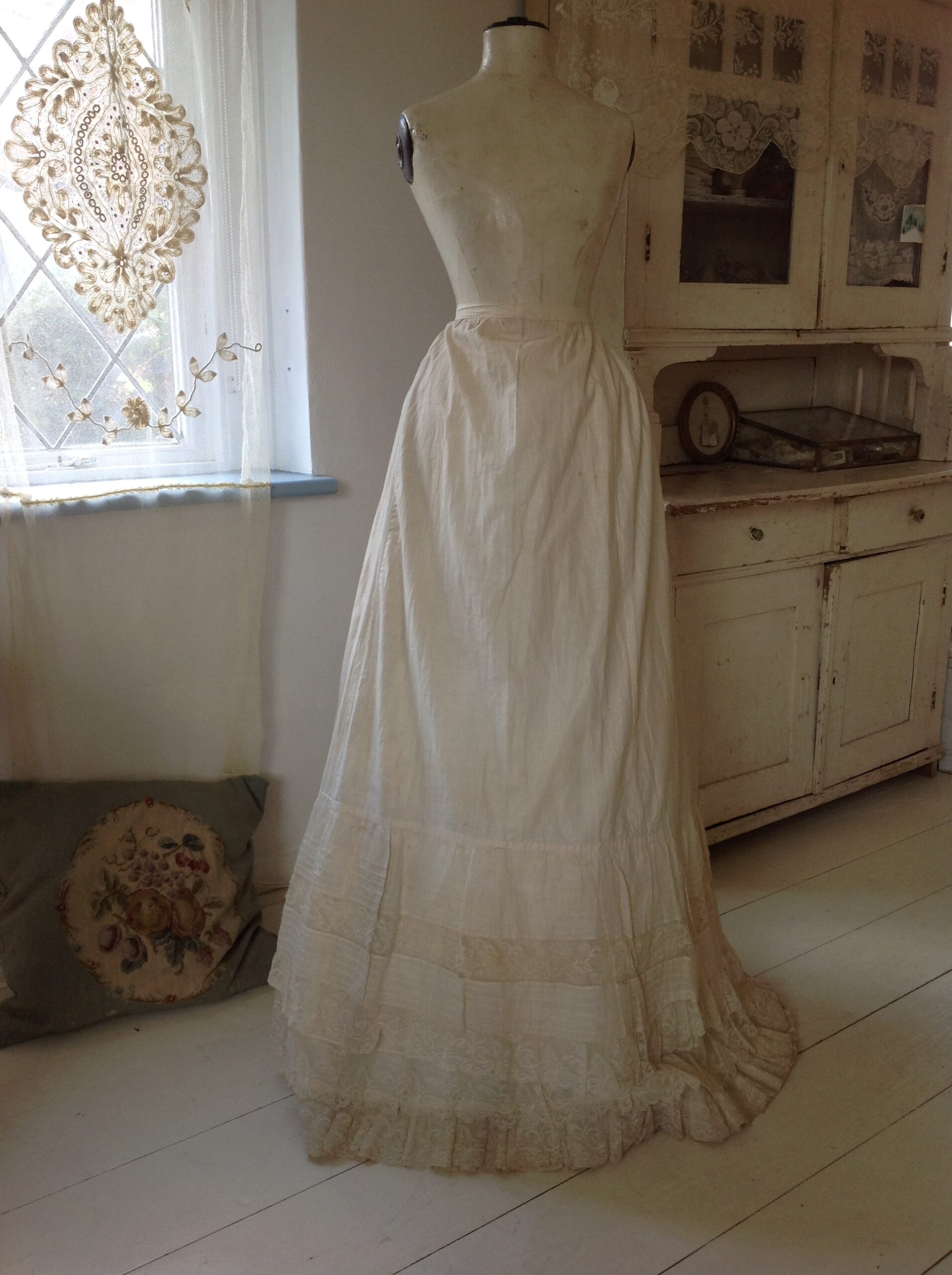 Glorious Antique Wedding Skirt with Butterfly Lace - Image 11