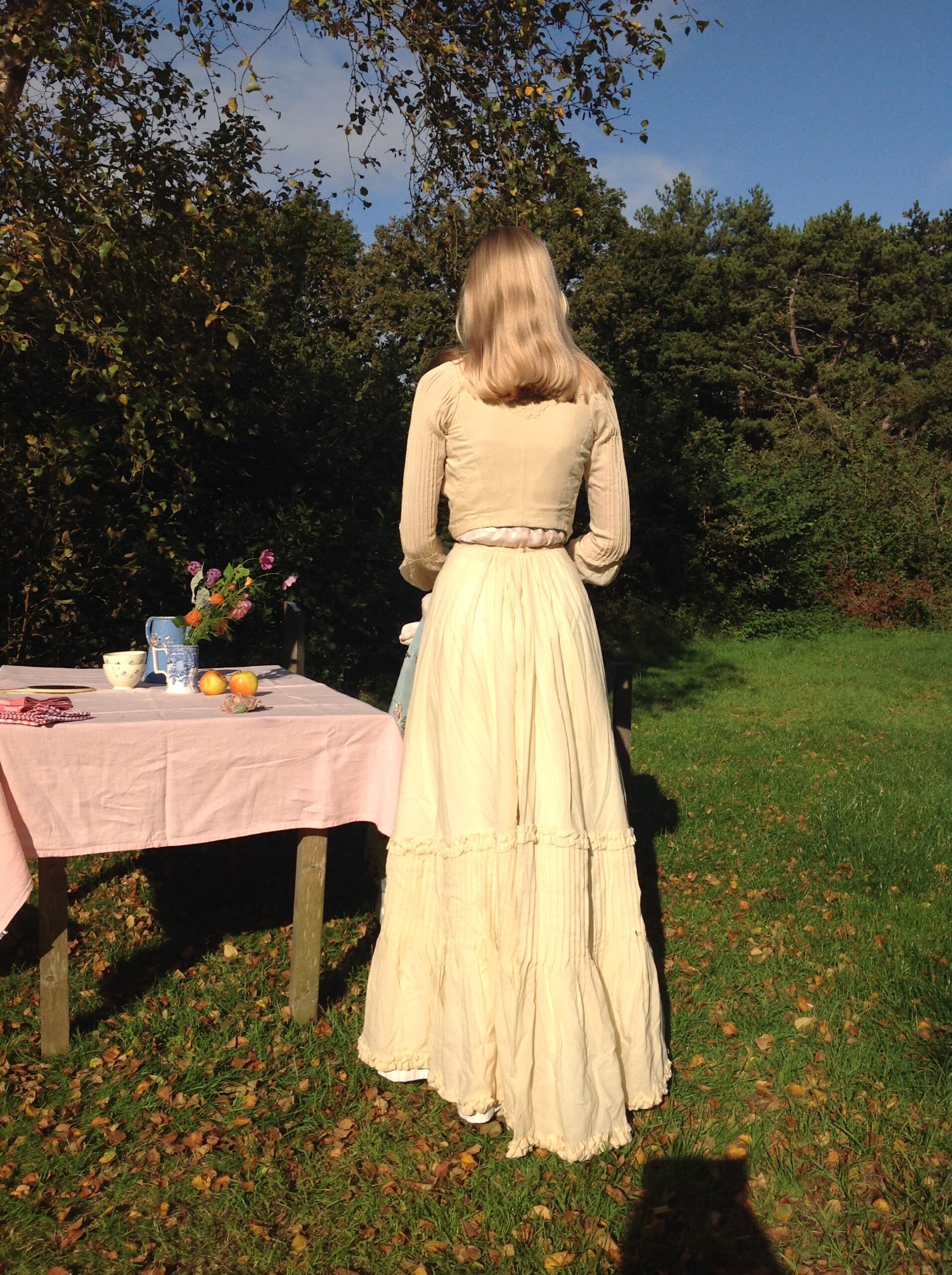 Cream White Wool Victorian Dress from the 1900s - Image 4
