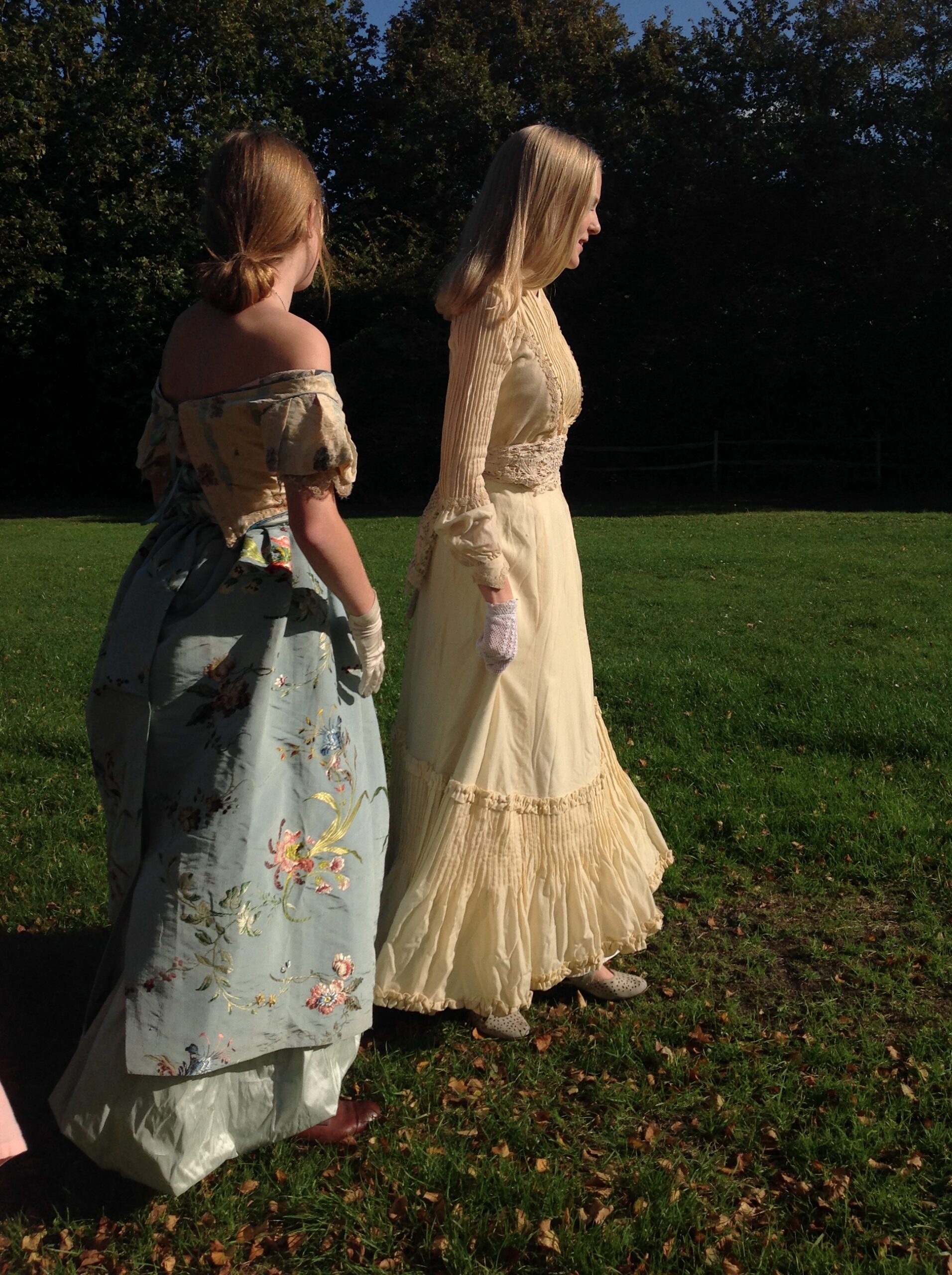 Cream White Wool Victorian Dress from the 1900s - Image 5