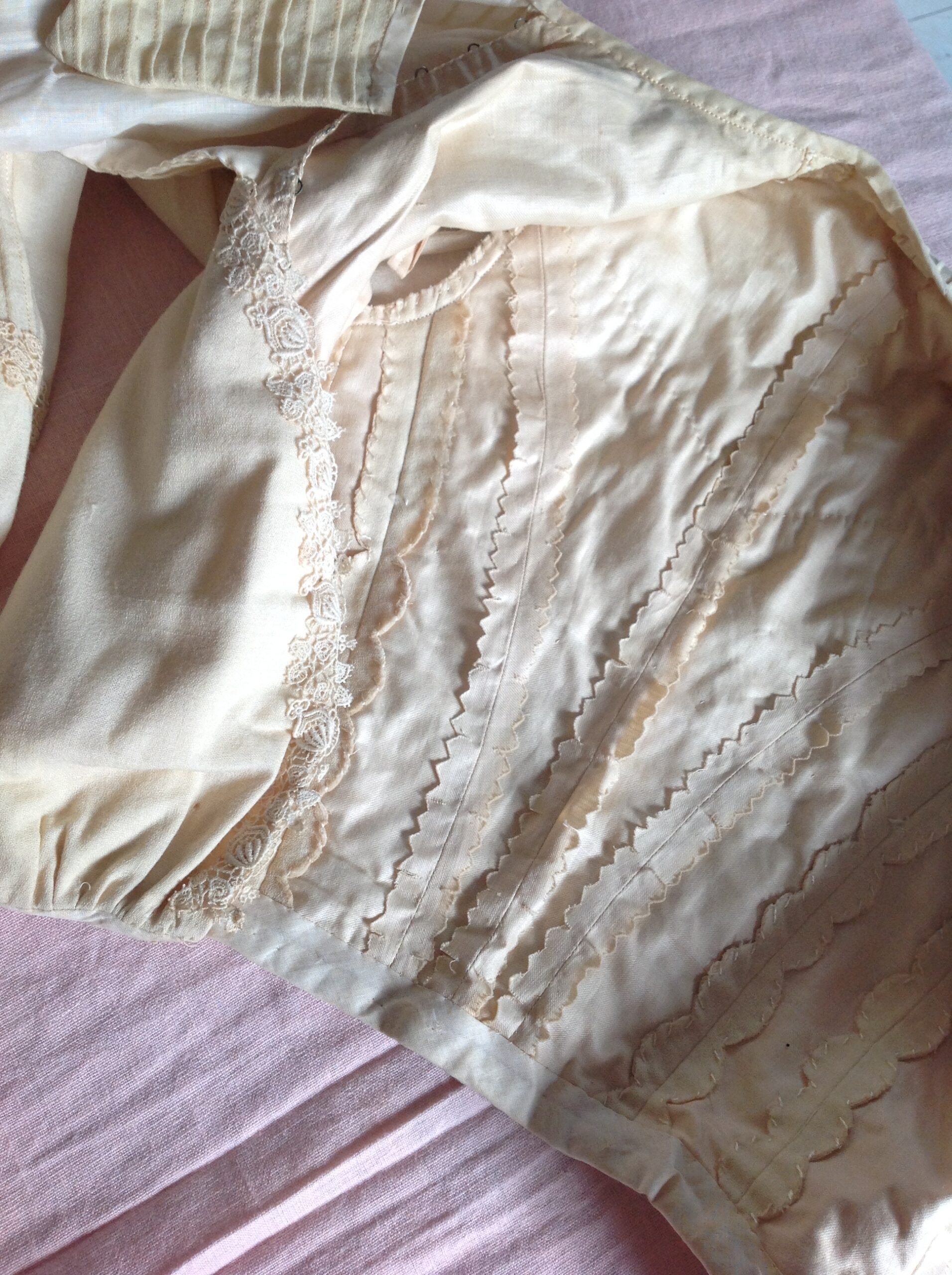 Cream White Wool Victorian Dress from the 1900s - Image 7