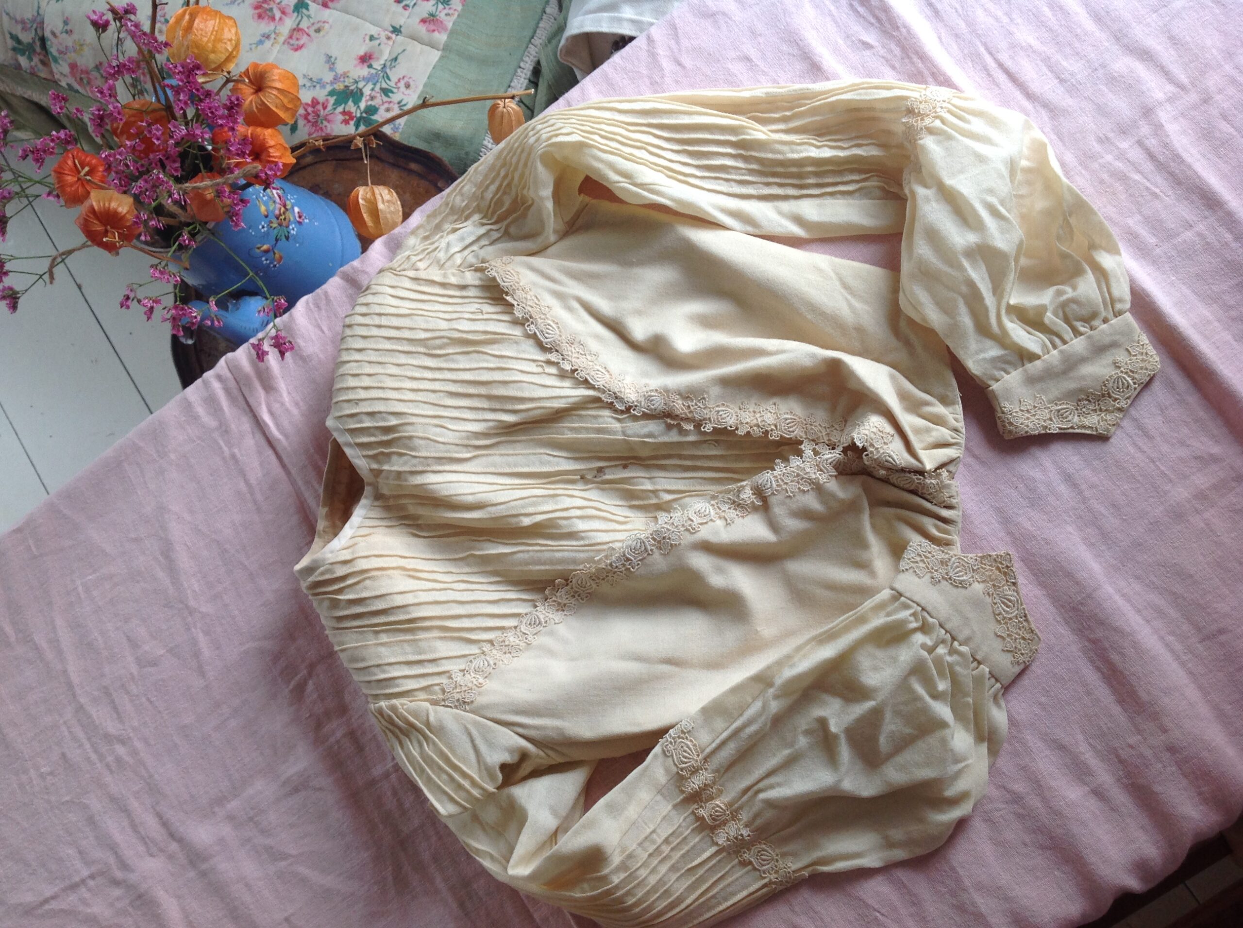 Cream White Wool Victorian Dress from the 1900s - Image 8