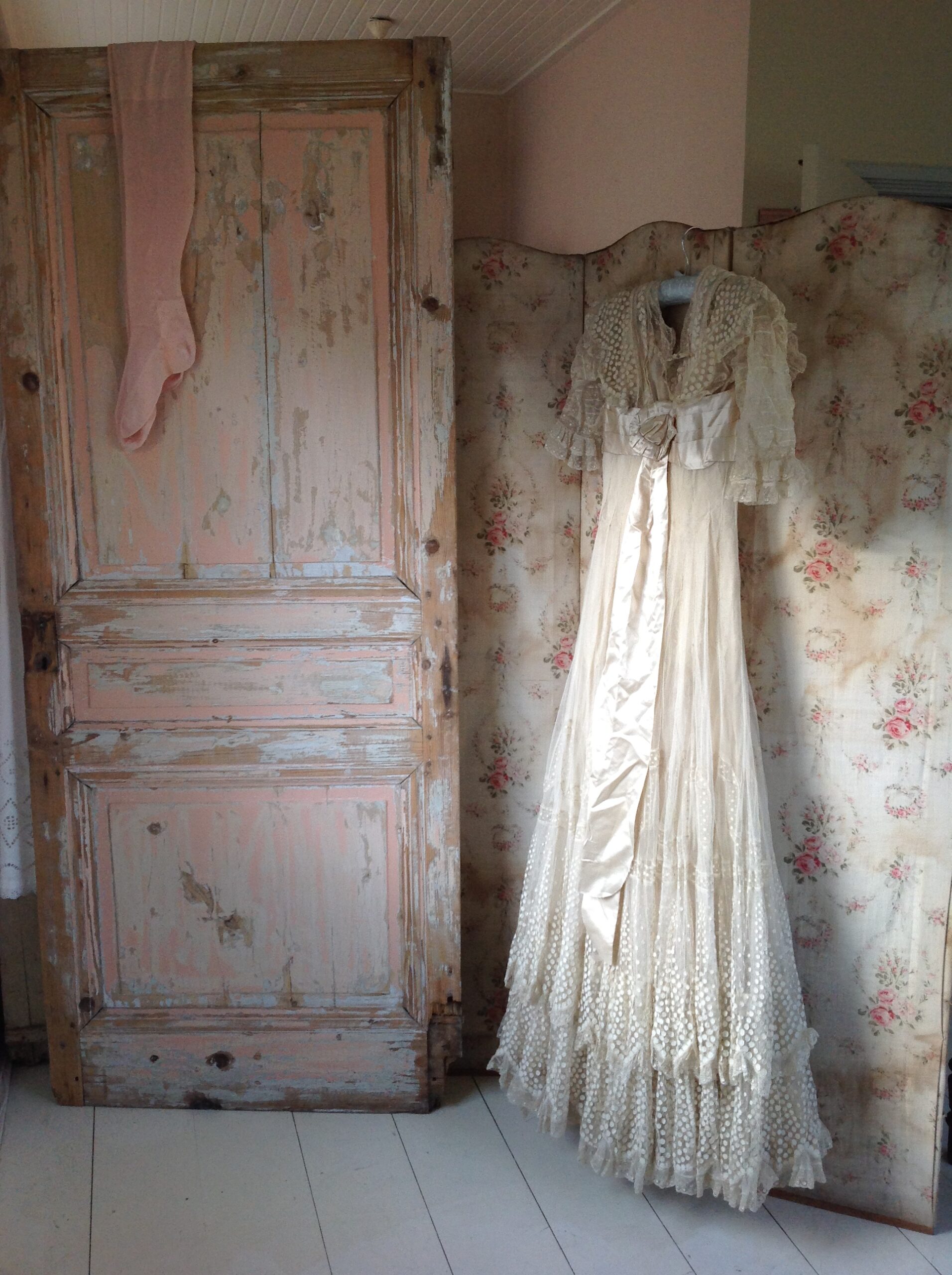 Amazing Silk and Tulle Lace Edwardian Wedding Gown - Image 8