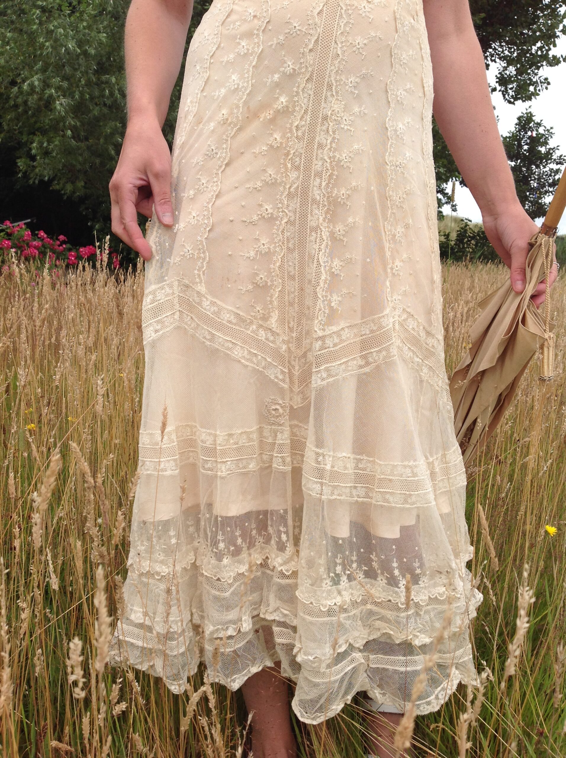 1890s Gold / Beige Tulle Lace Dress with Staining - Image 2