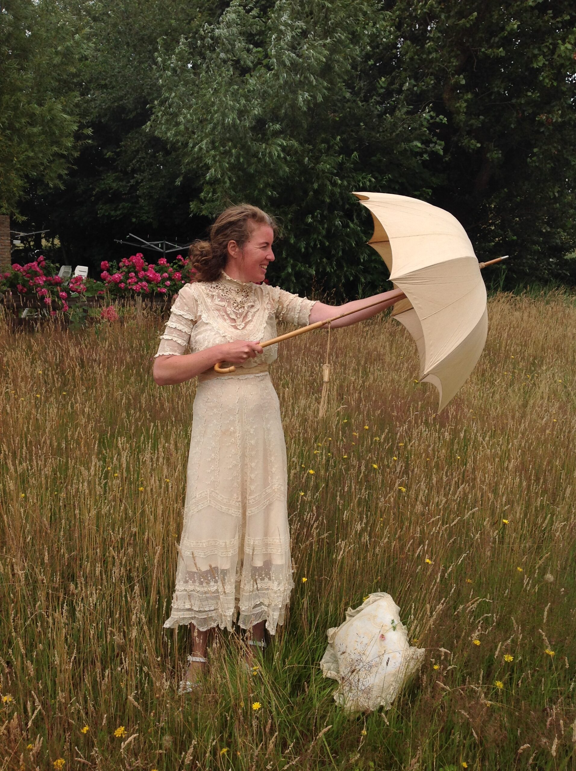 1890s Gold / Beige Tulle Lace Dress with Staining - Image 4