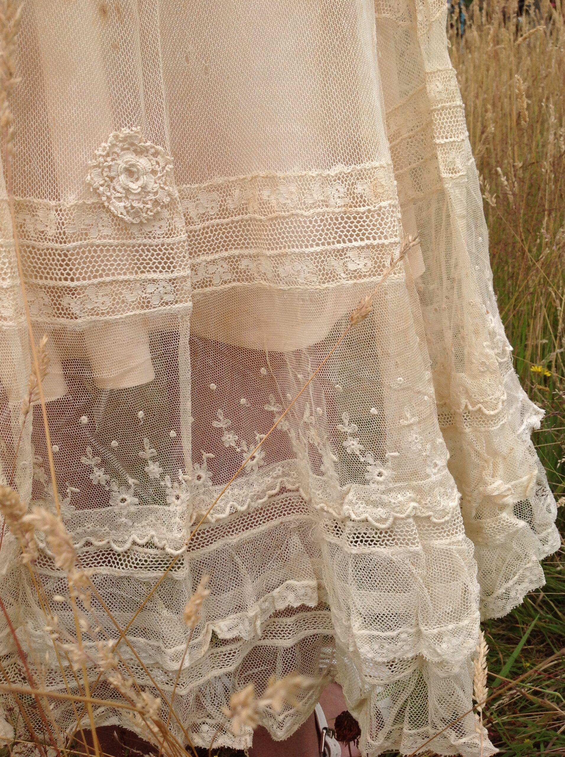 1890s Gold / Beige Tulle Lace Dress with Staining - Image 9