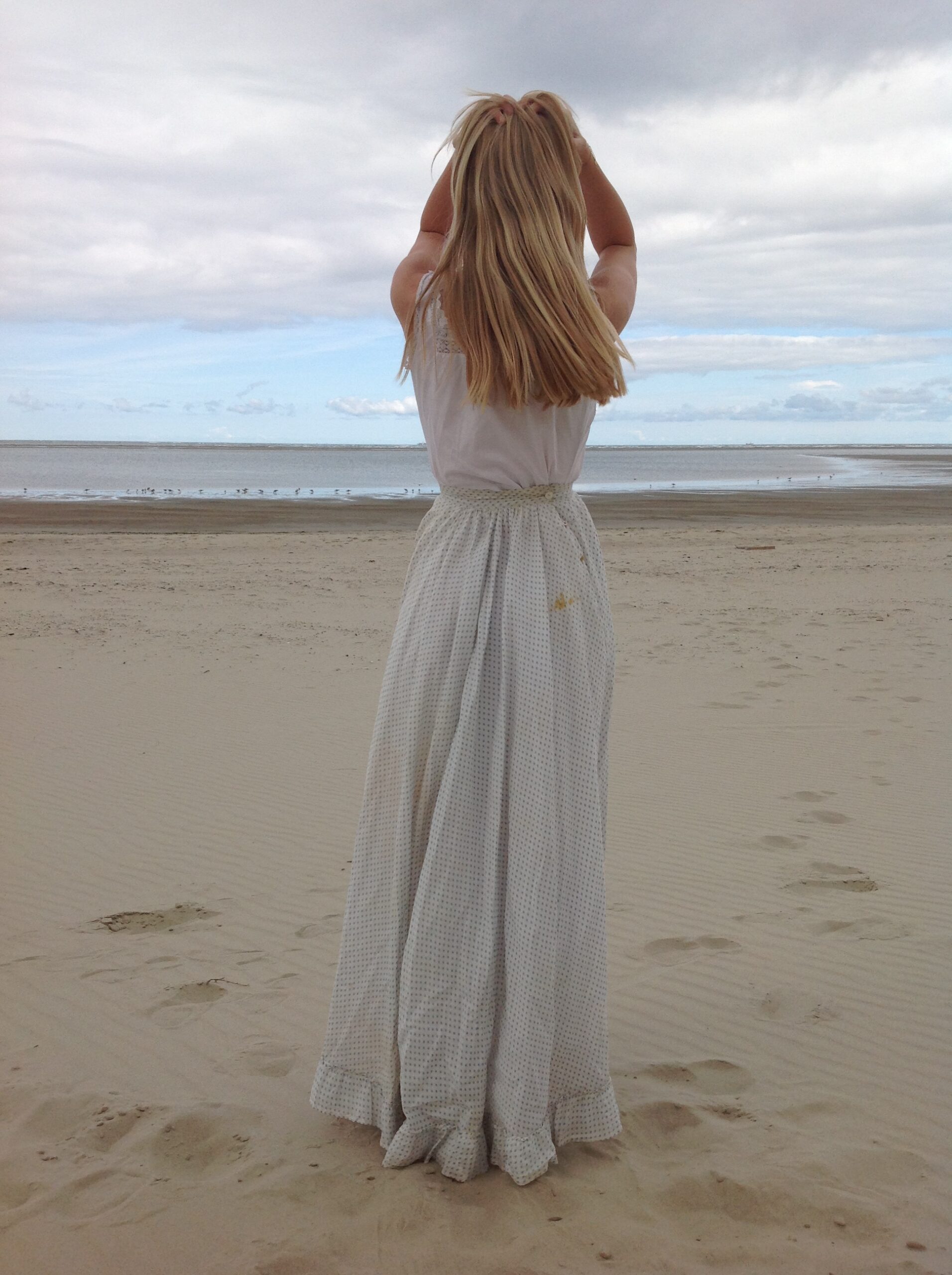 1910s Linen Blue Calico Print Antique Skirt - Image 5